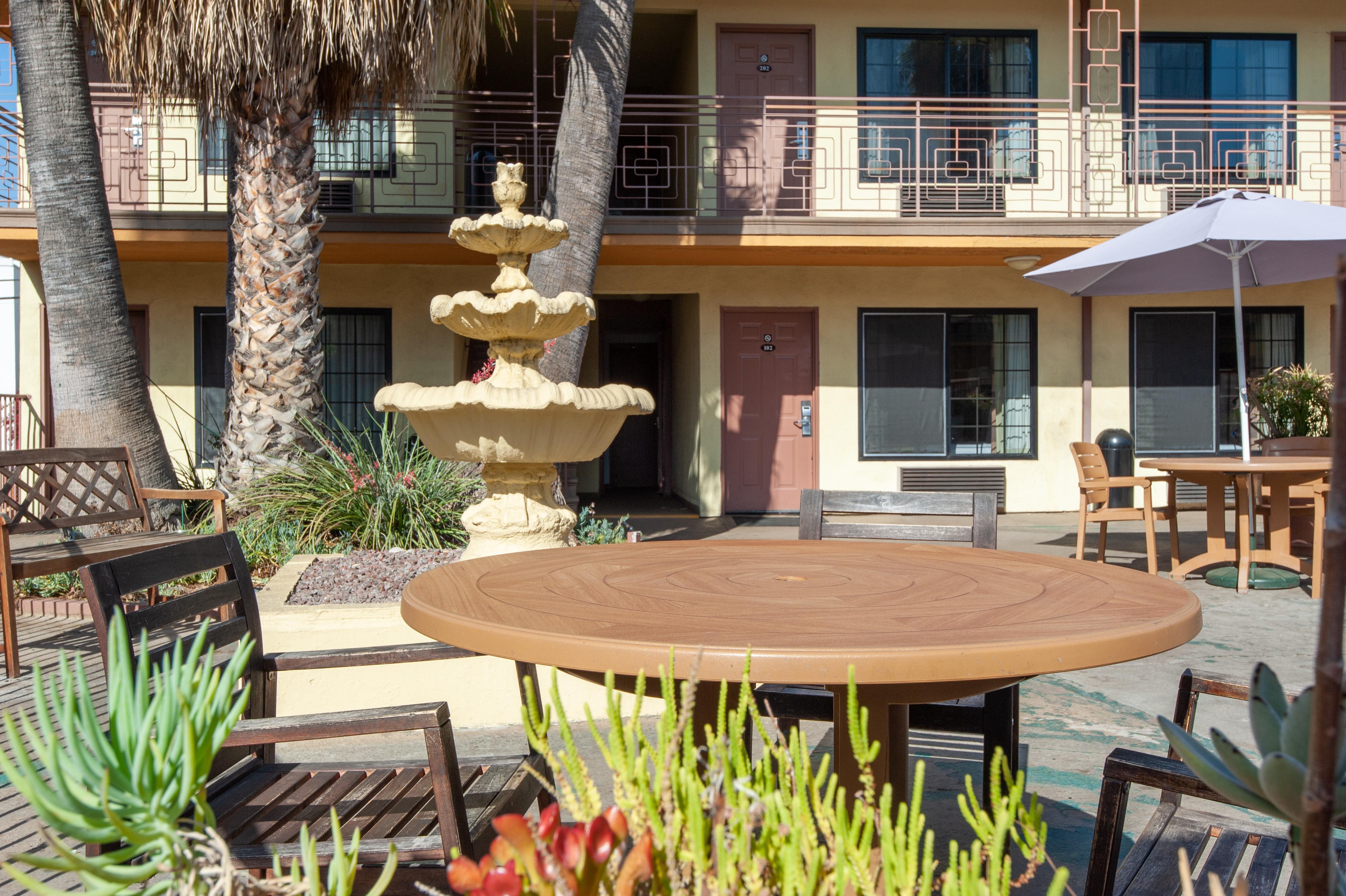 Studio City Court Yard Hotel Dış mekan fotoğraf