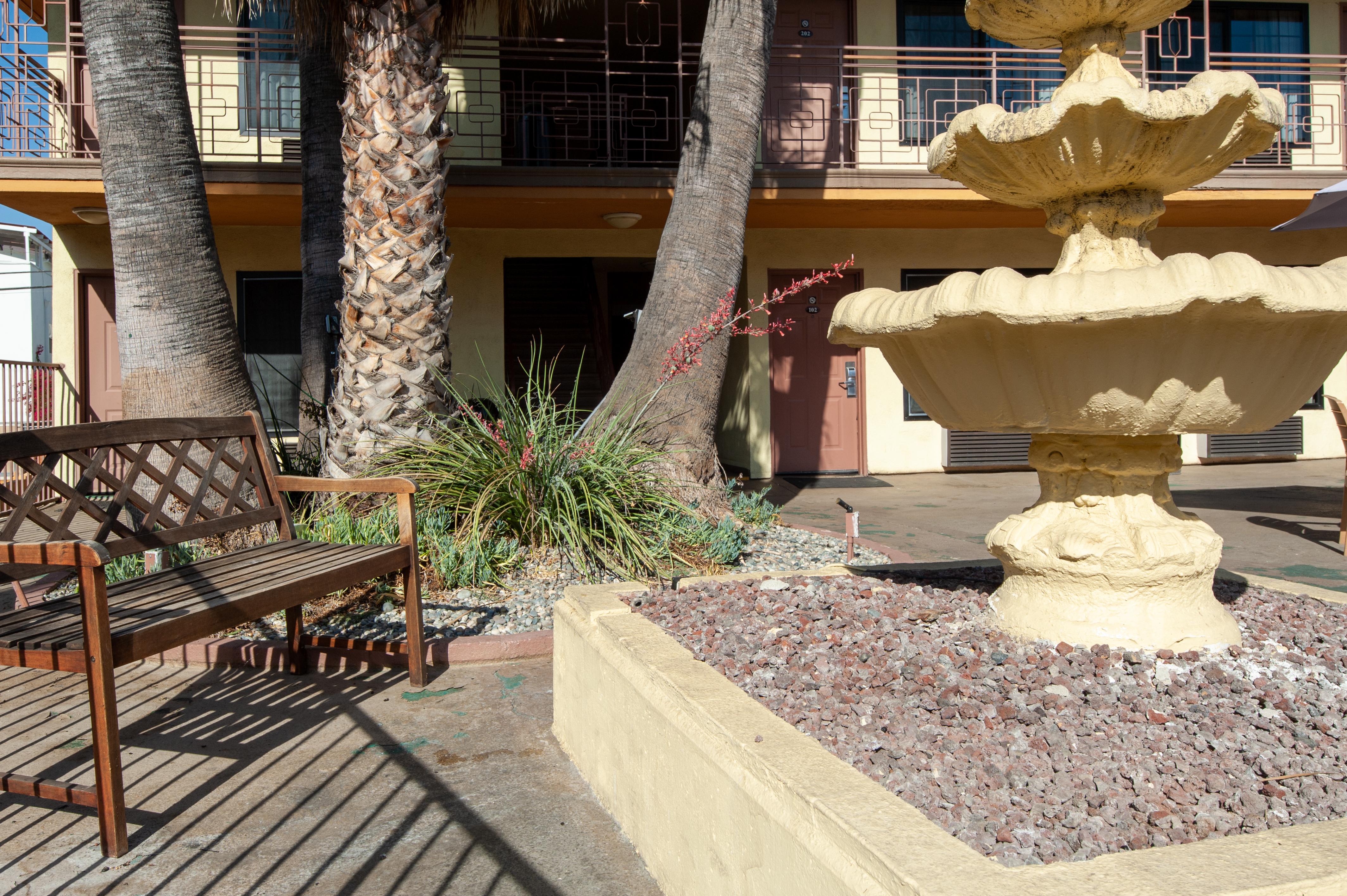 Studio City Court Yard Hotel Dış mekan fotoğraf