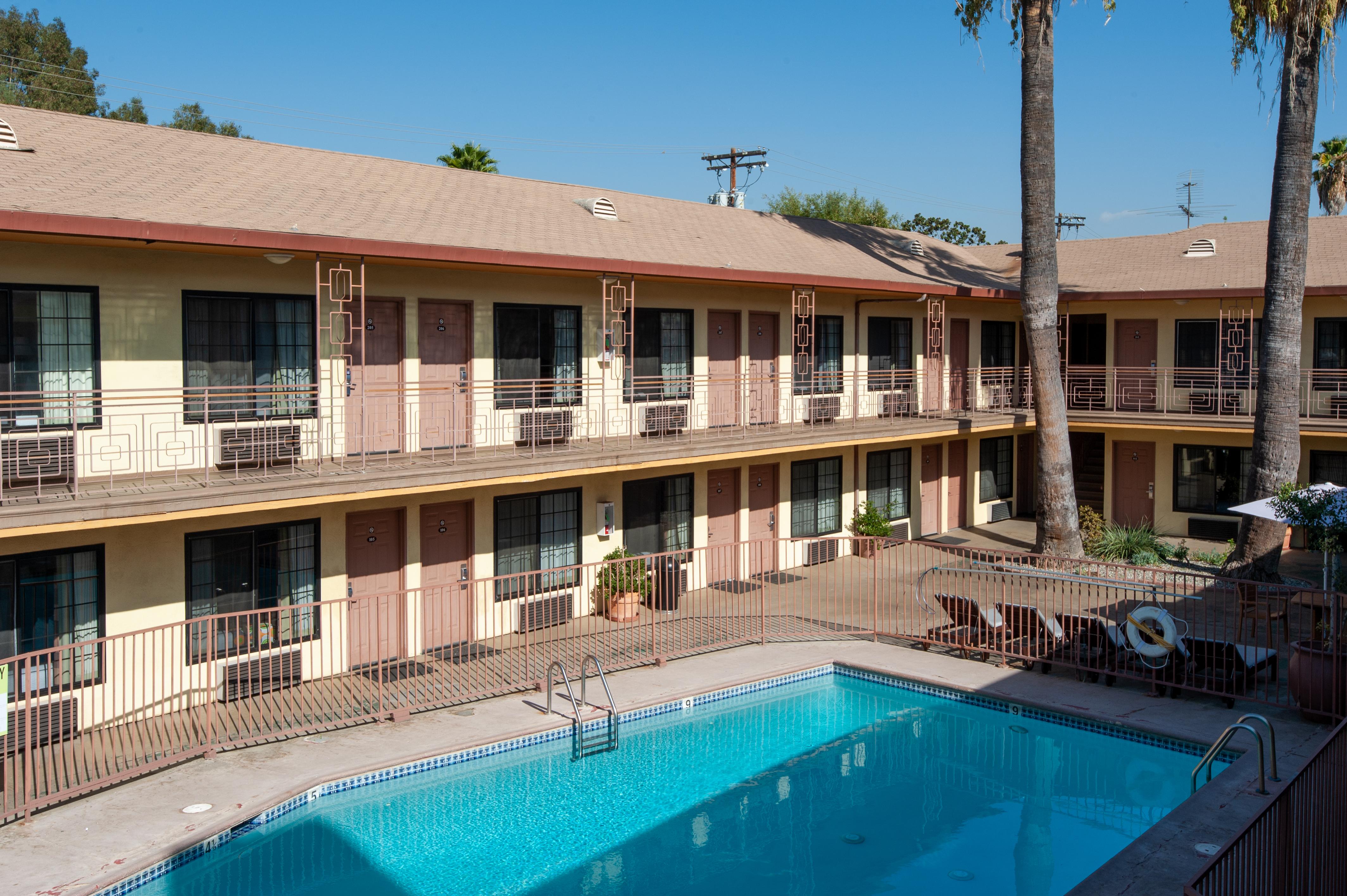 Studio City Court Yard Hotel Dış mekan fotoğraf