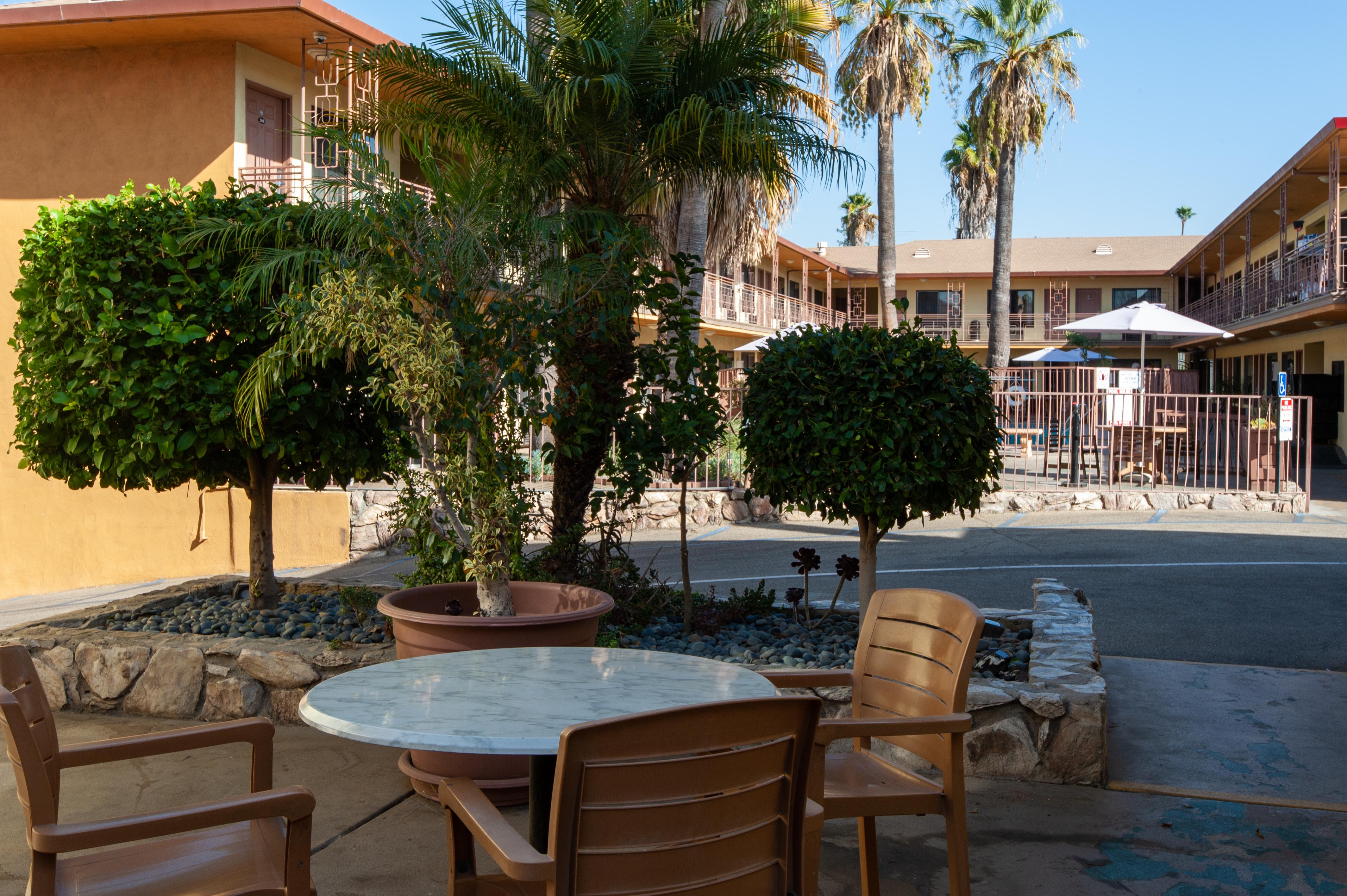 Studio City Court Yard Hotel Dış mekan fotoğraf