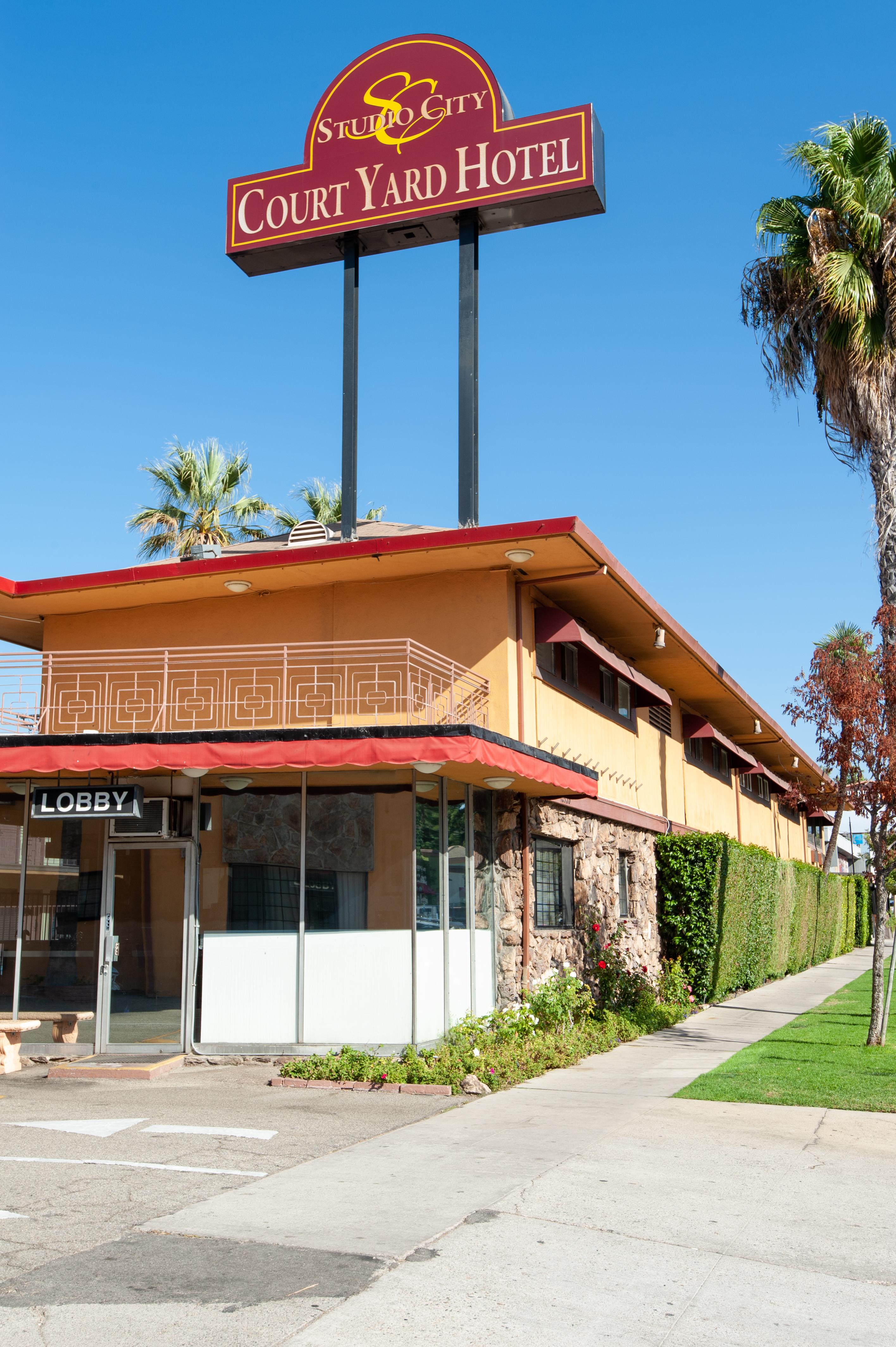 Studio City Court Yard Hotel Dış mekan fotoğraf