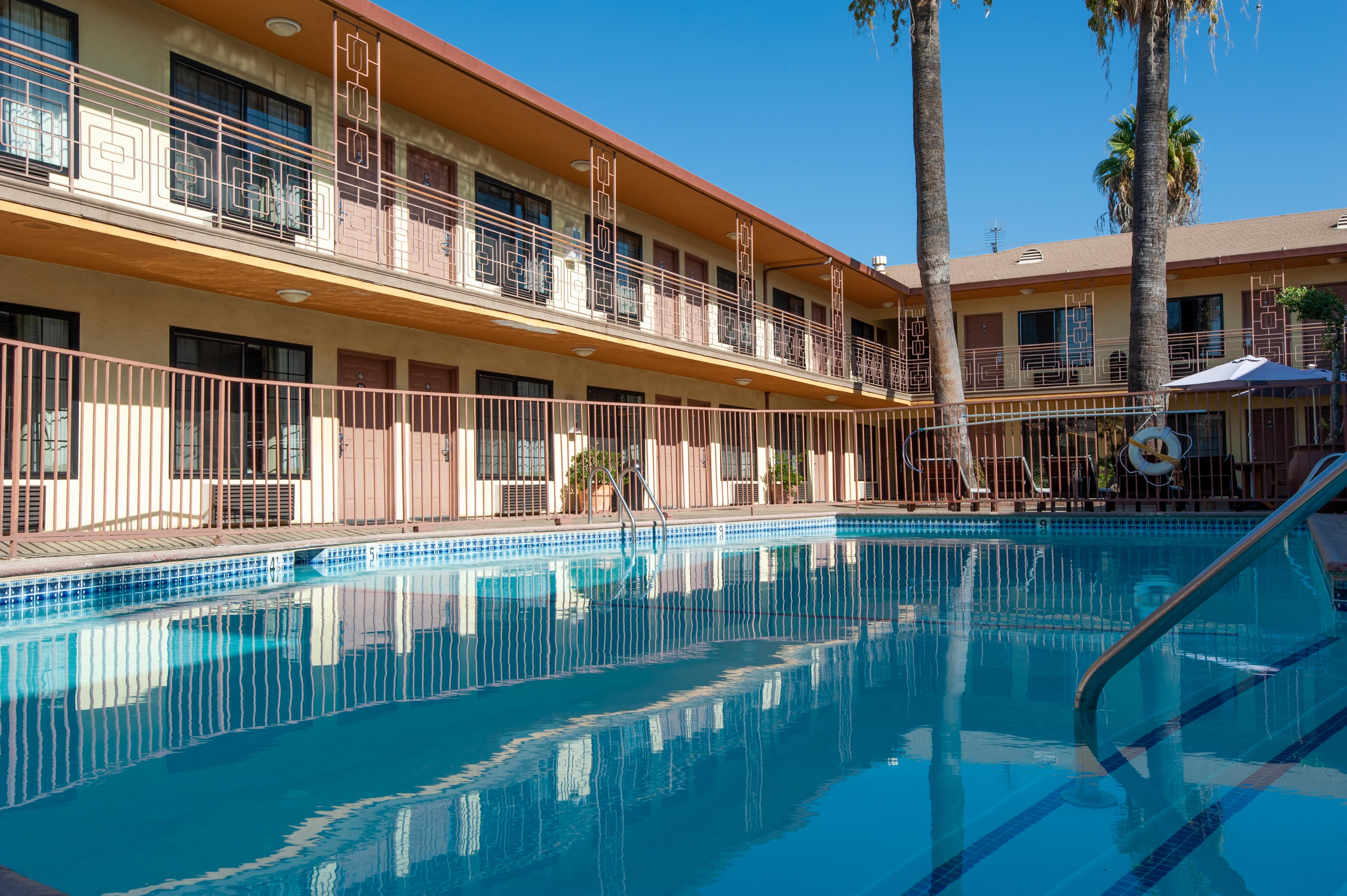 Studio City Court Yard Hotel Dış mekan fotoğraf
