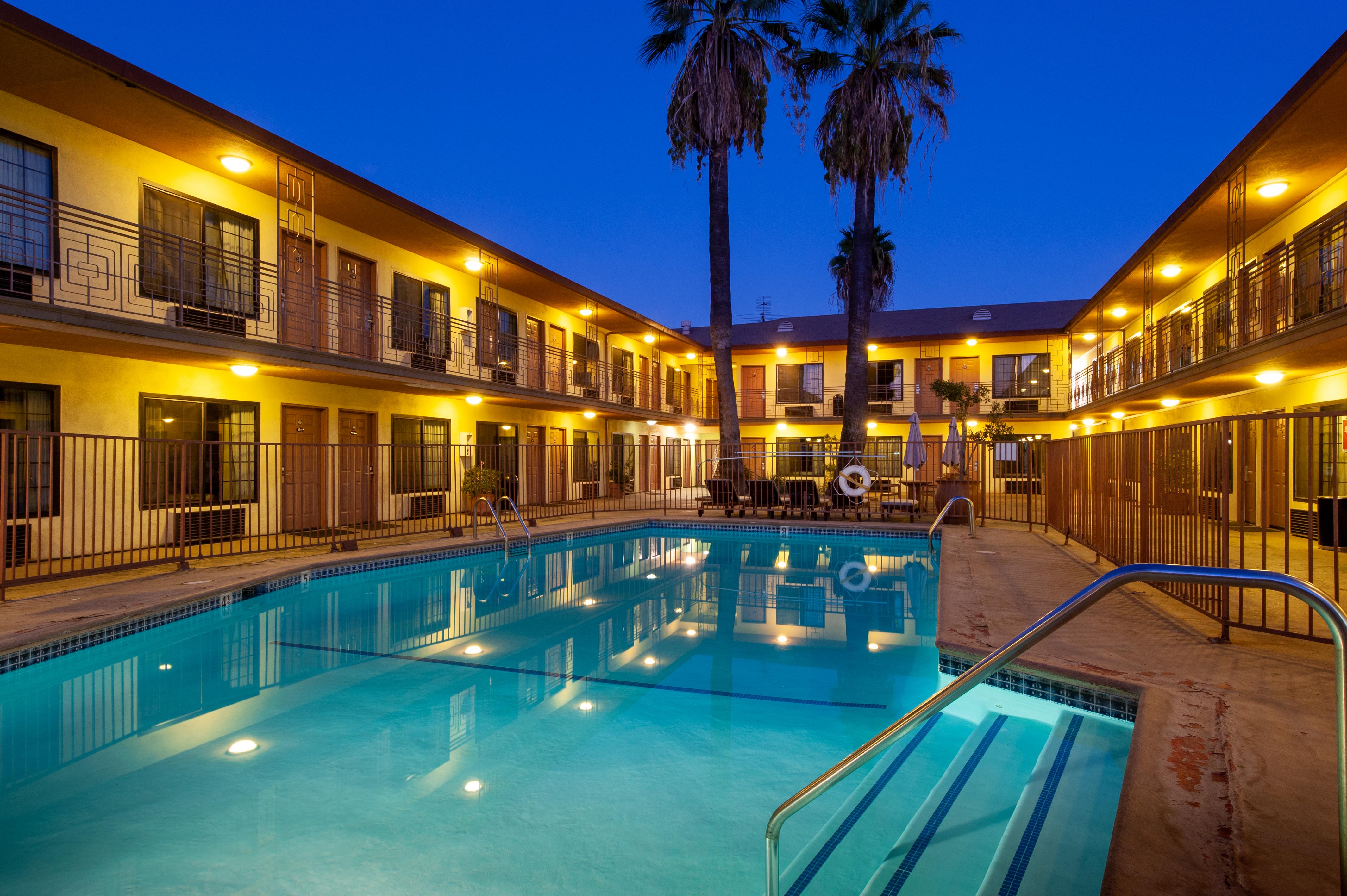 Studio City Court Yard Hotel Dış mekan fotoğraf